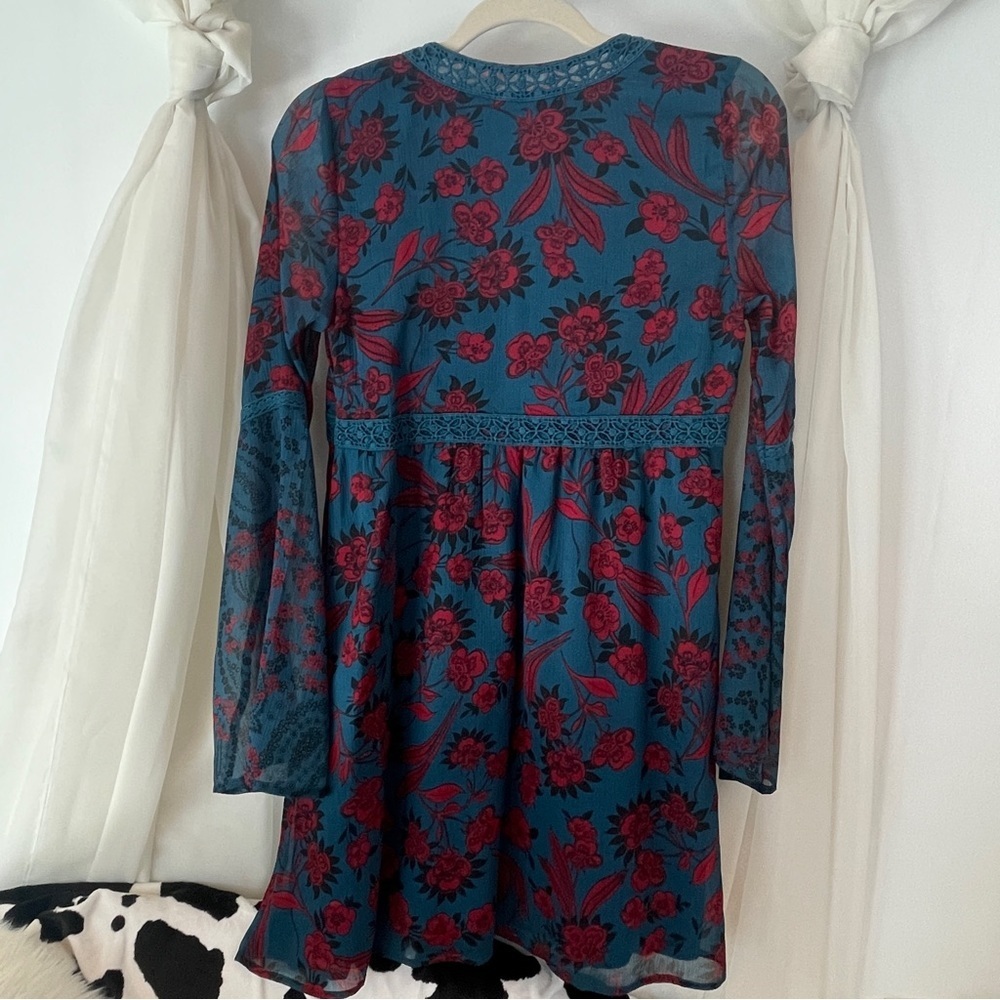 Abercrombie & Fitch Floral Flare sleeve V-neck Dress | SIZE SMALL - Picture 4 of 5